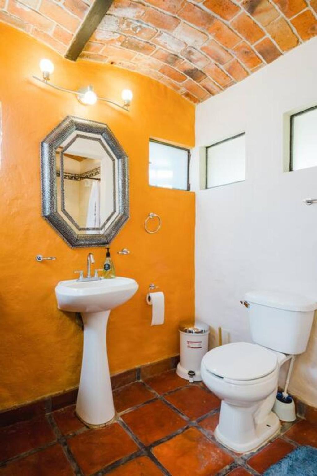 Enjoy Ac In The Queen'S Suite At Inn Ajijic Exterior photo